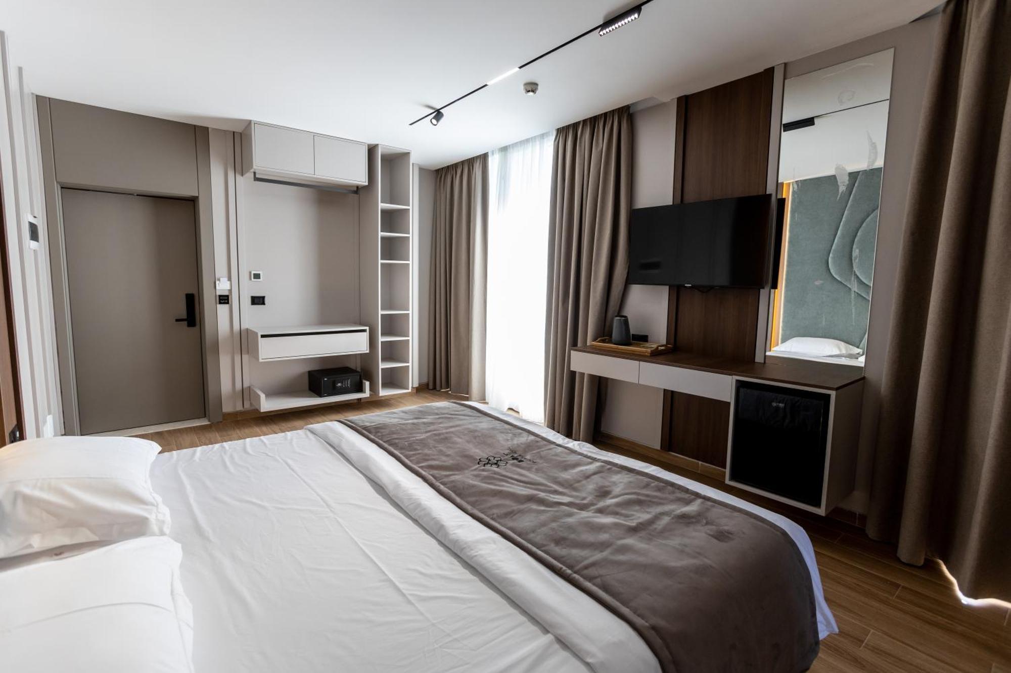 Bolt Boutique Hotel Lezhë Exteriör bild