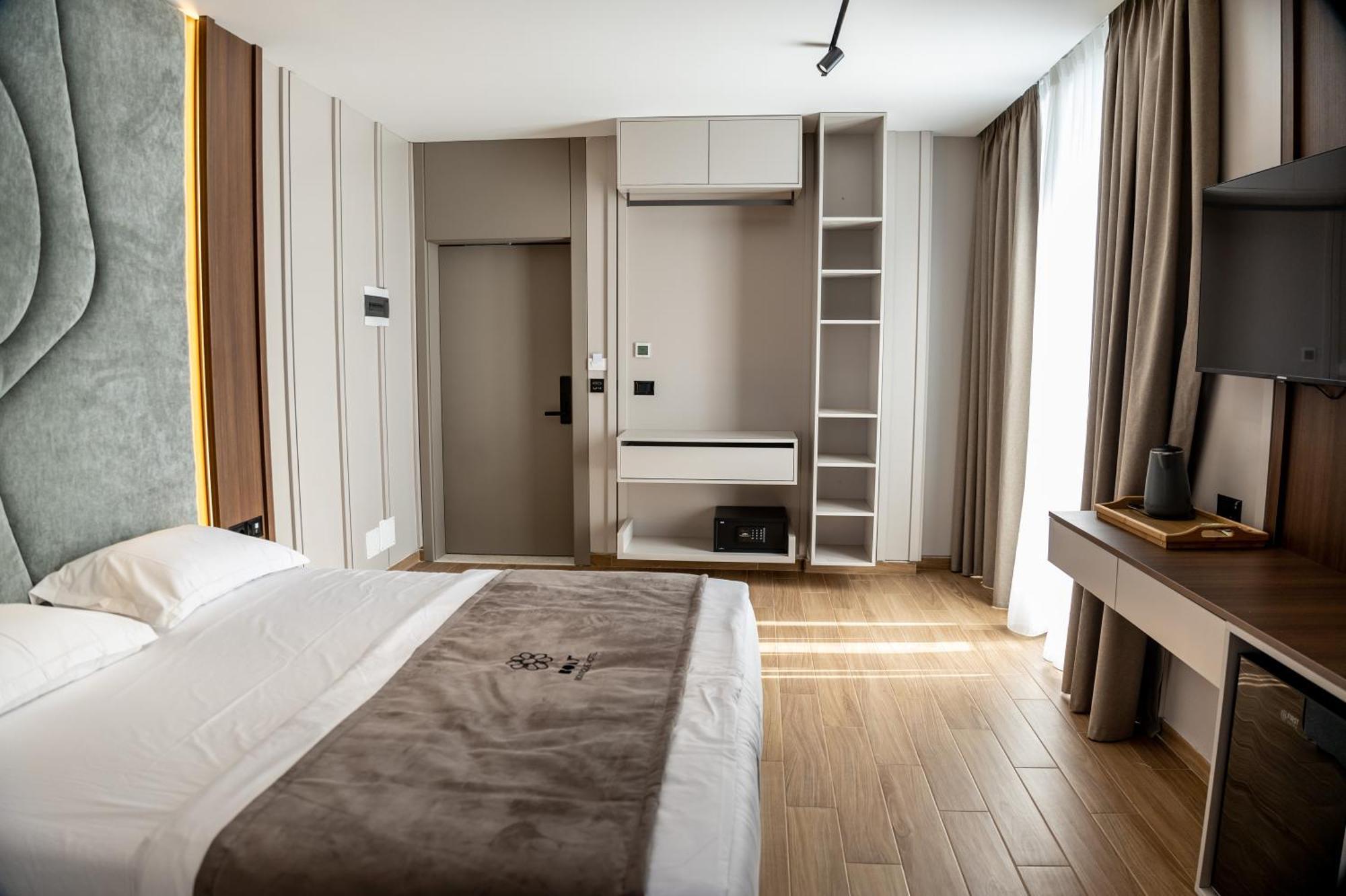 Bolt Boutique Hotel Lezhë Exteriör bild