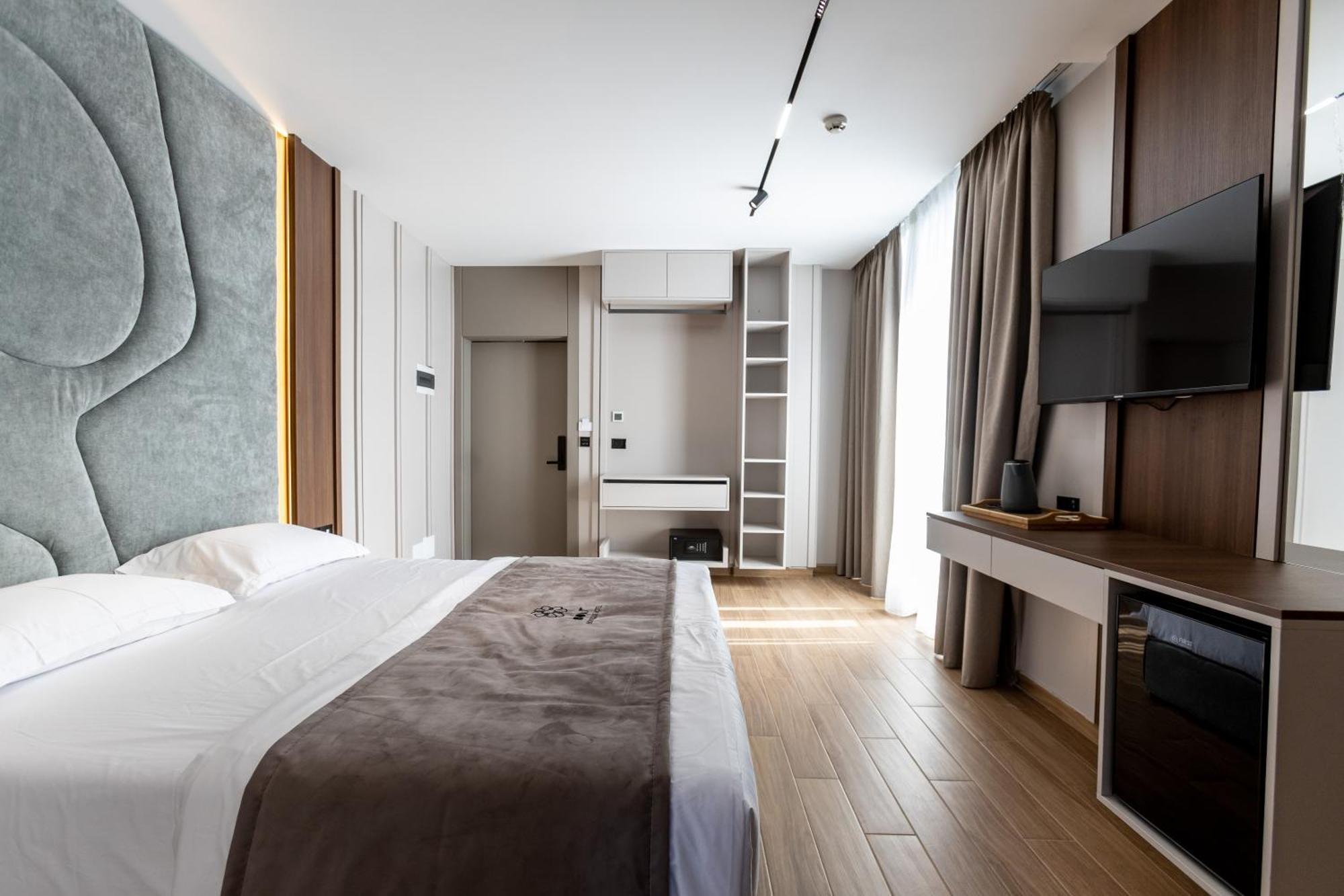 Bolt Boutique Hotel Lezhë Exteriör bild
