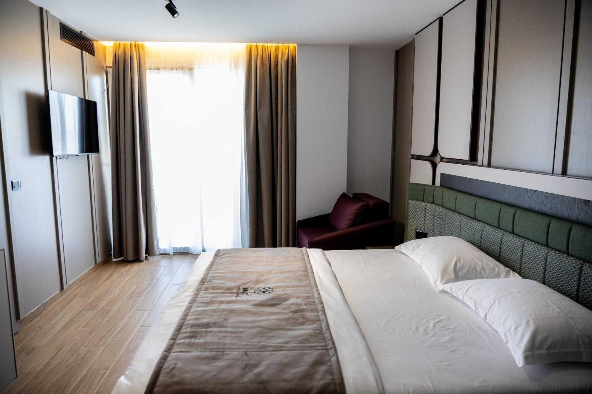 Bolt Boutique Hotel Lezhë Exteriör bild