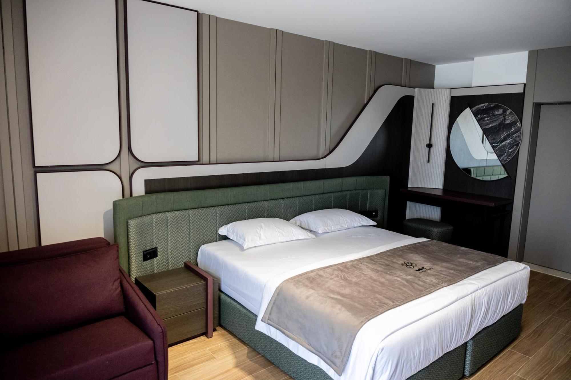 Bolt Boutique Hotel Lezhë Exteriör bild