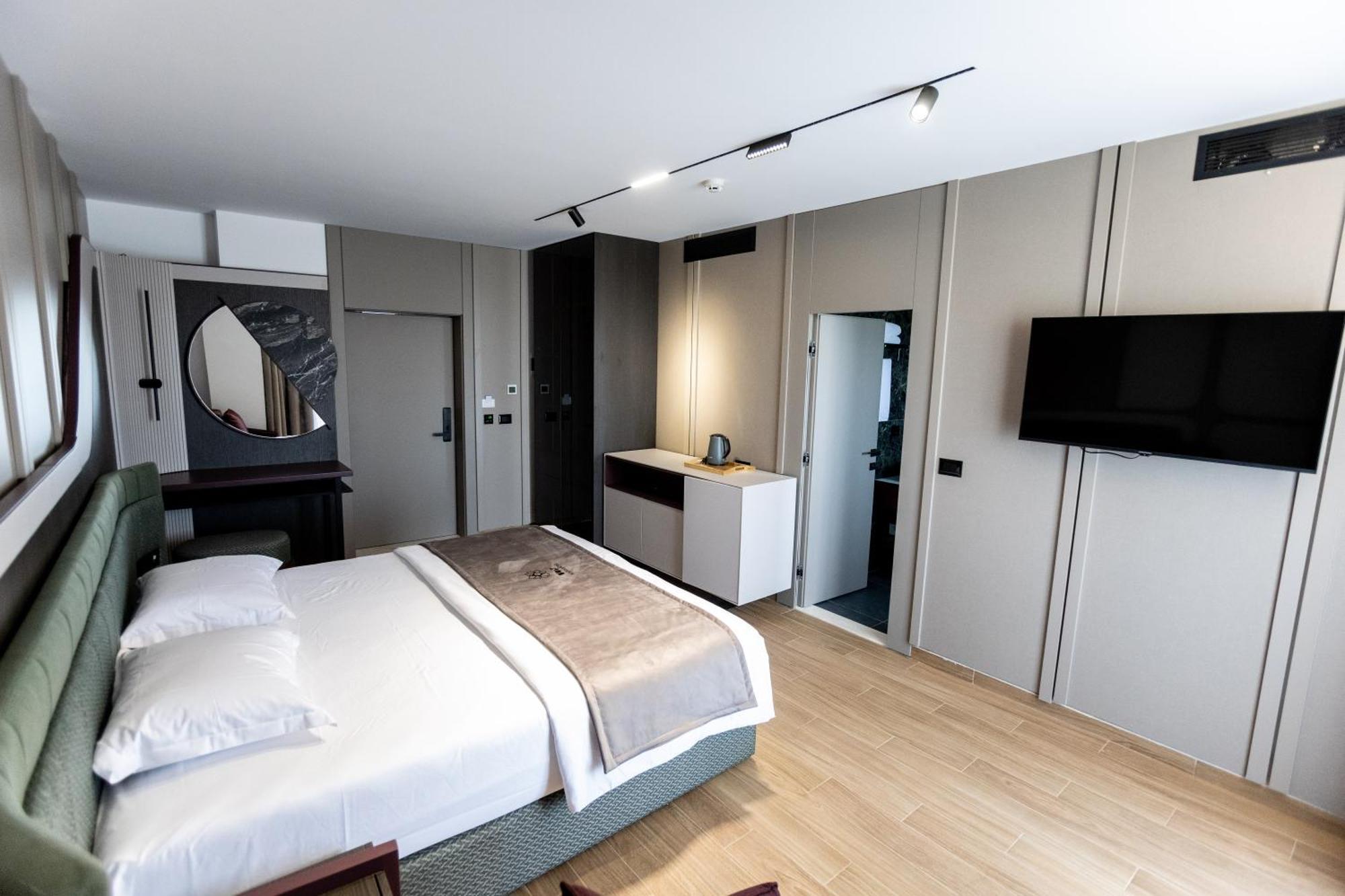 Bolt Boutique Hotel Lezhë Exteriör bild