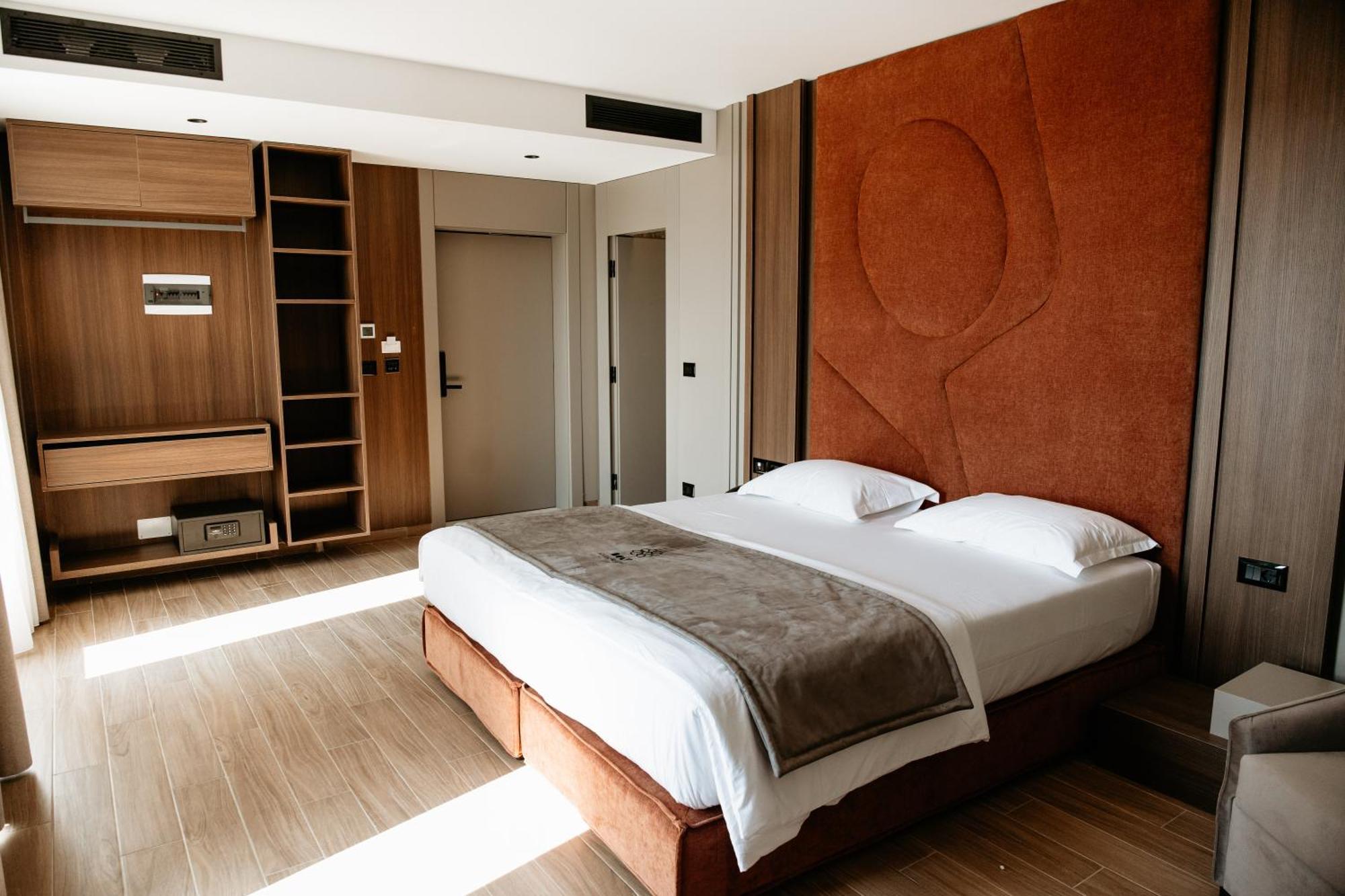Bolt Boutique Hotel Lezhë Exteriör bild