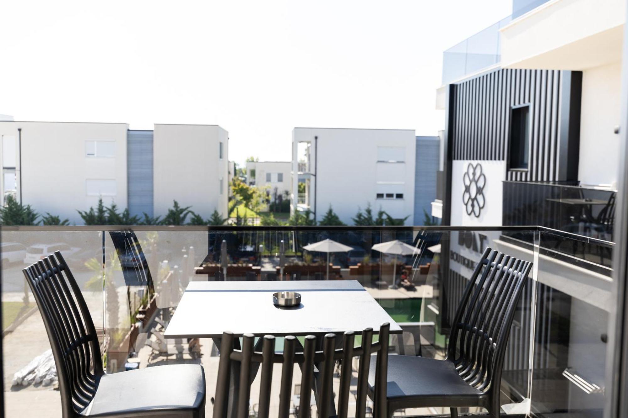 Bolt Boutique Hotel Lezhë Exteriör bild