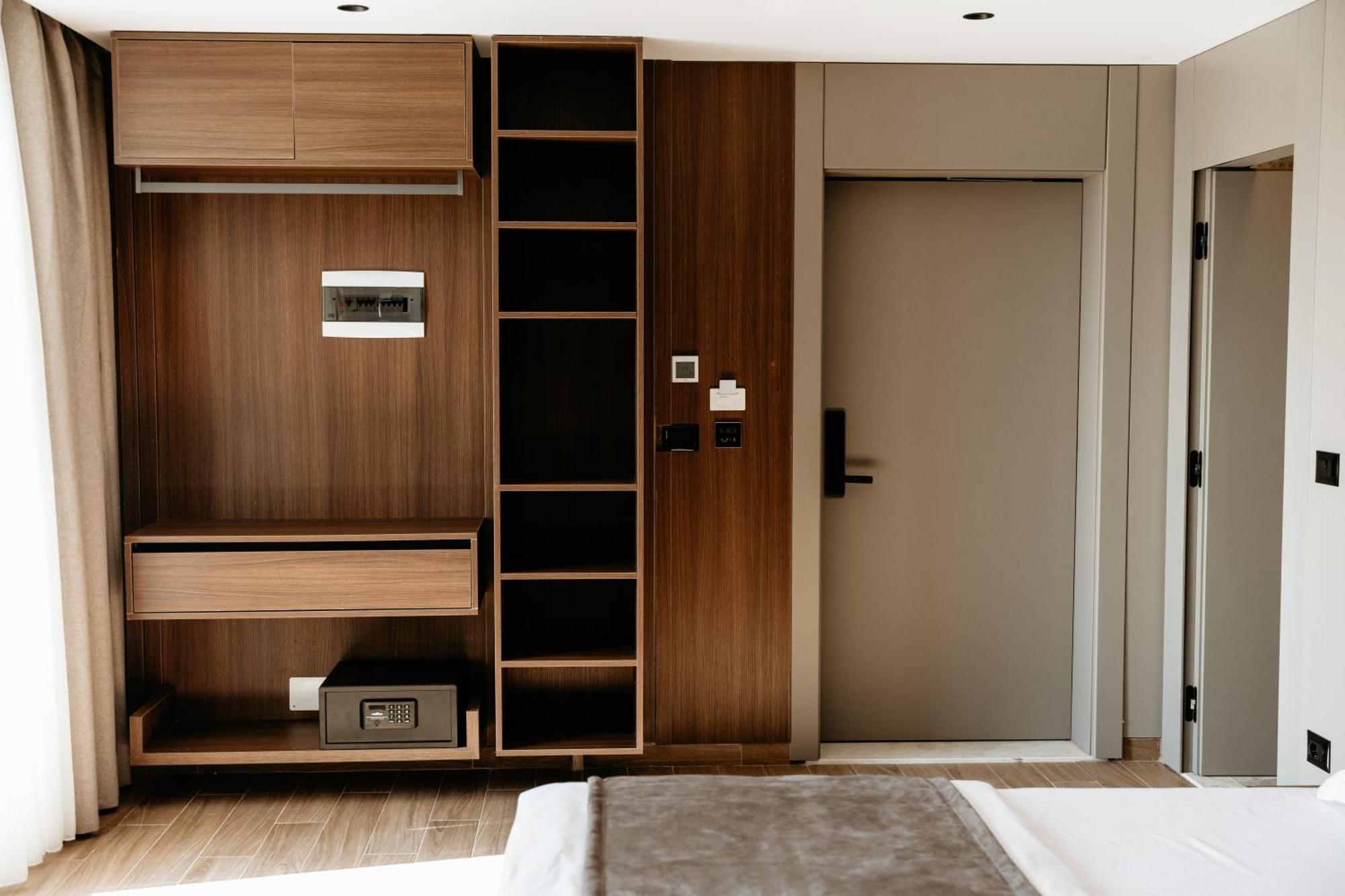 Bolt Boutique Hotel Lezhë Exteriör bild