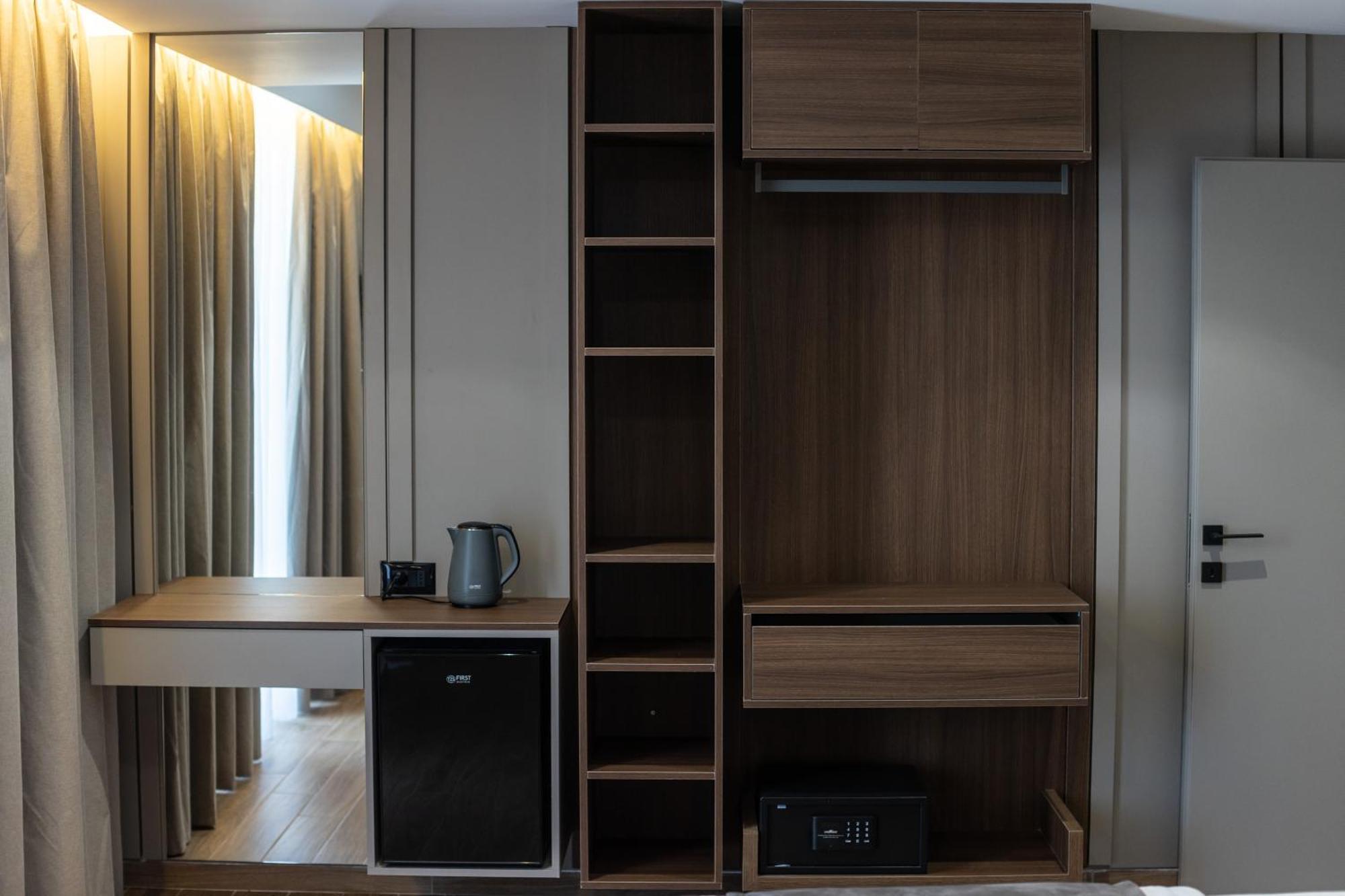 Bolt Boutique Hotel Lezhë Exteriör bild