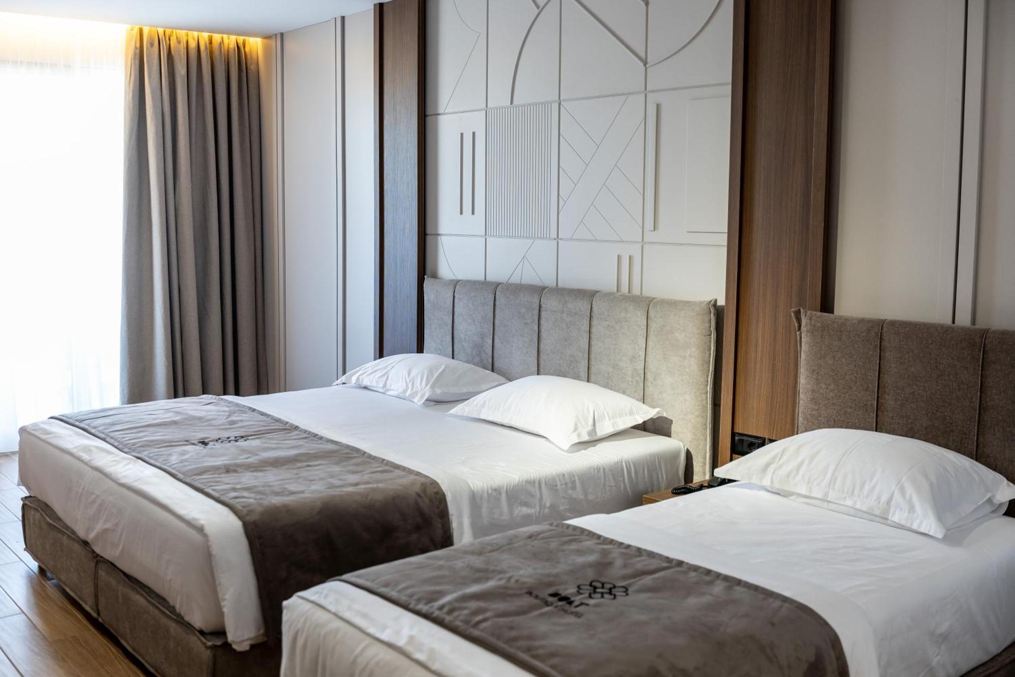 Bolt Boutique Hotel Lezhë Exteriör bild