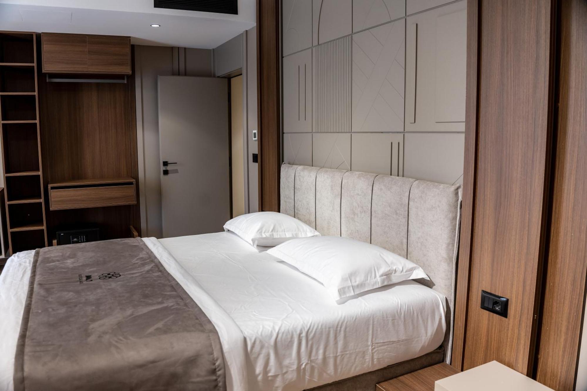 Bolt Boutique Hotel Lezhë Exteriör bild