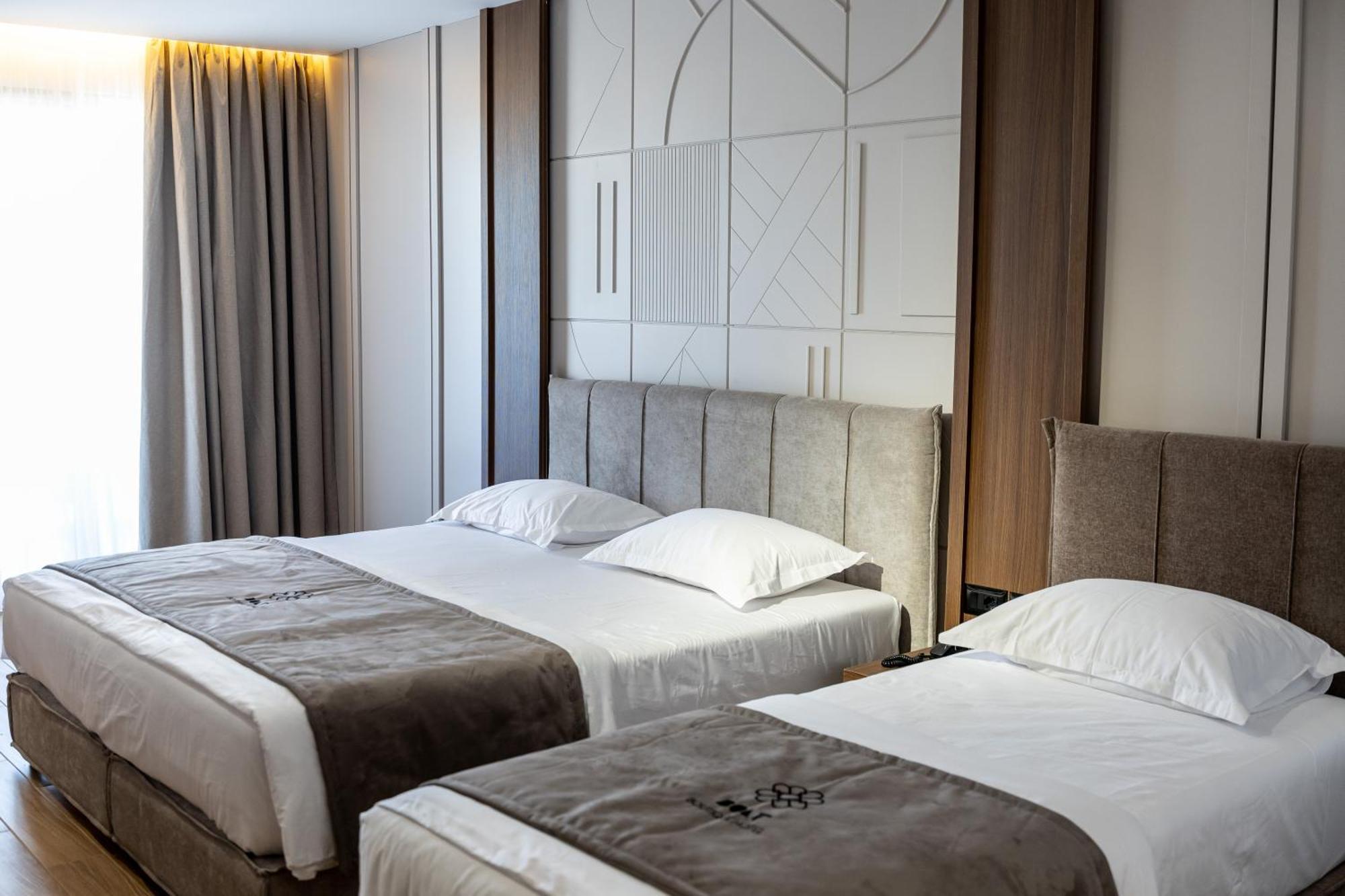 Bolt Boutique Hotel Lezhë Exteriör bild
