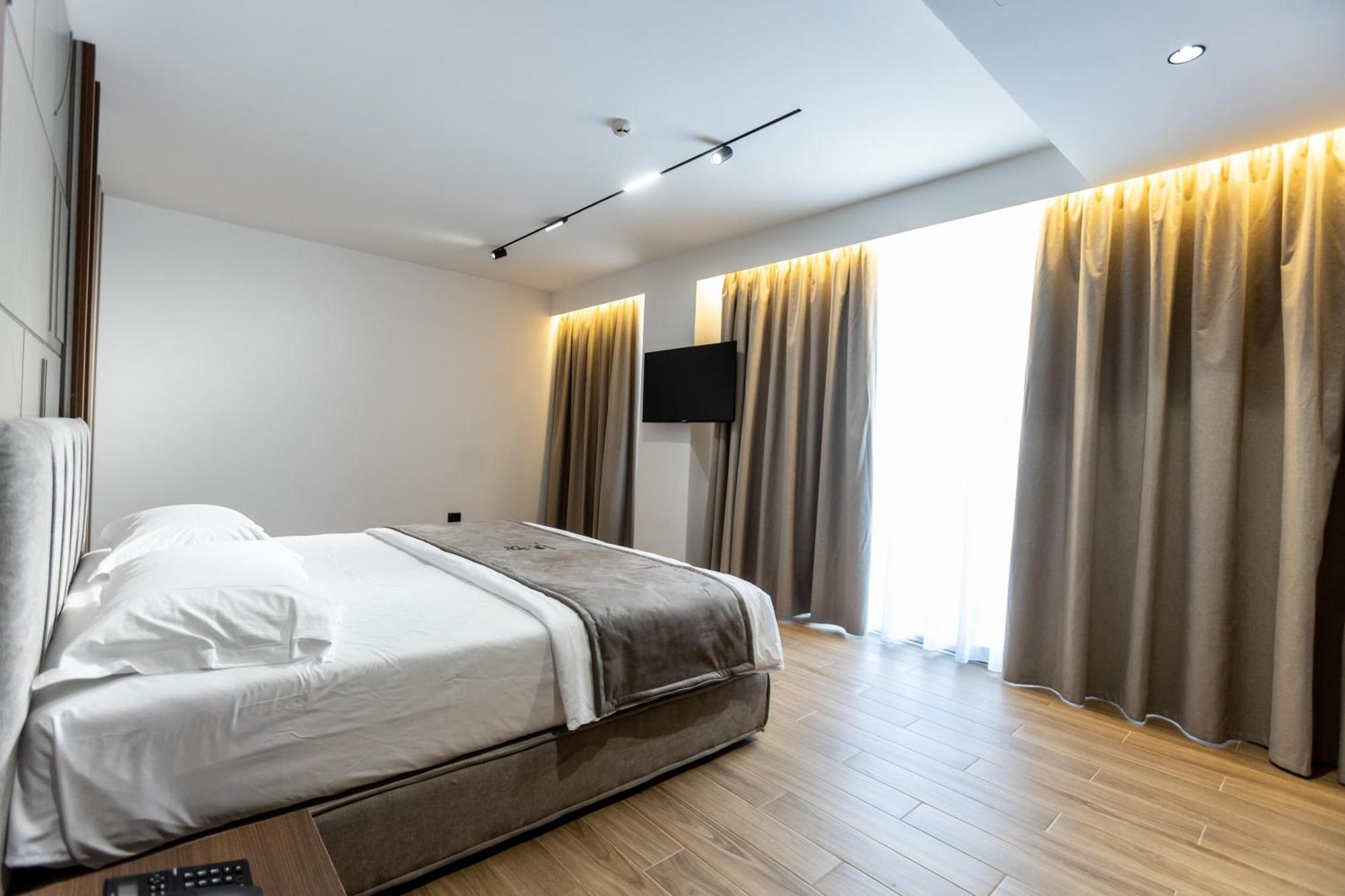 Bolt Boutique Hotel Lezhë Exteriör bild