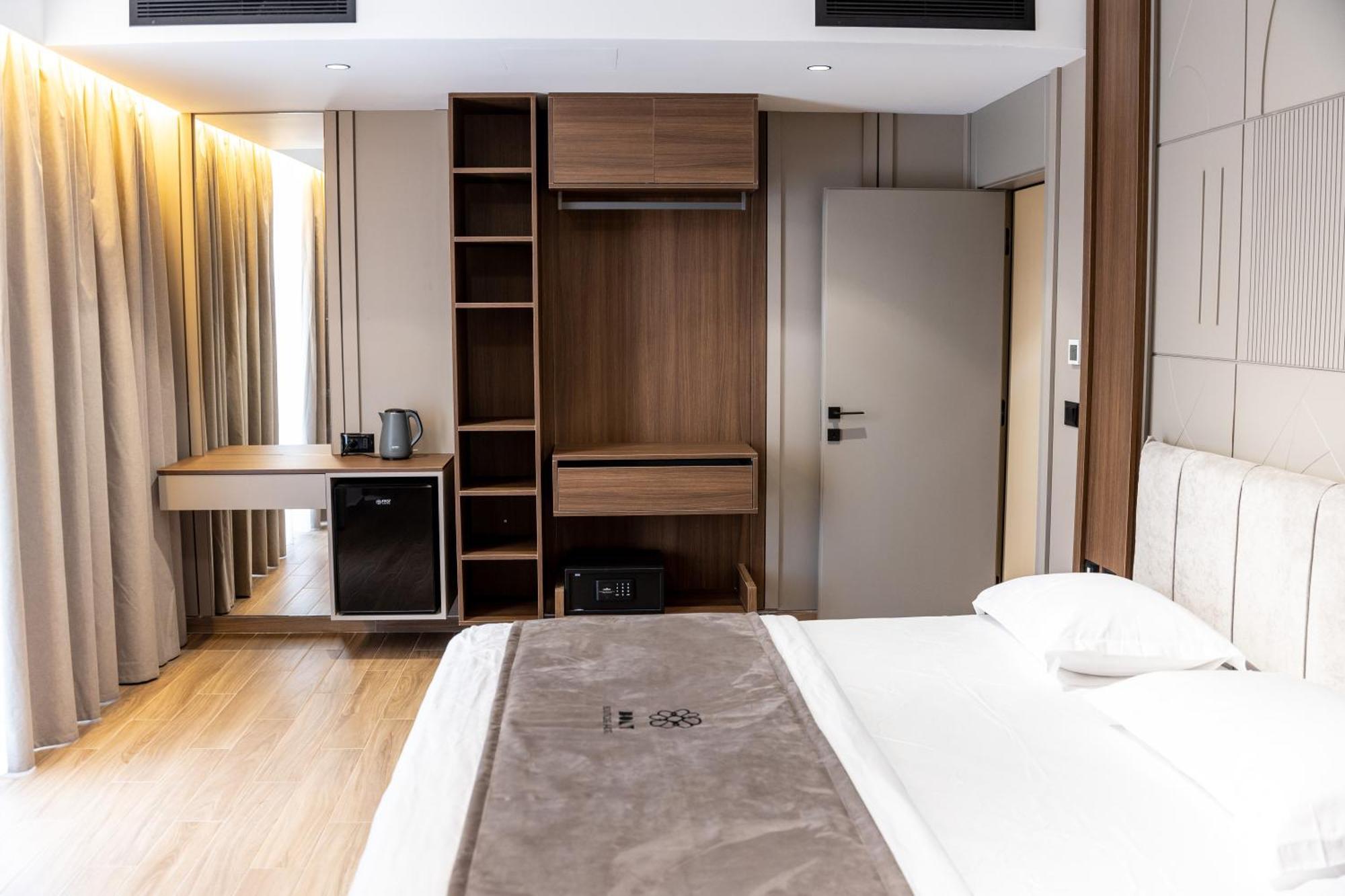 Bolt Boutique Hotel Lezhë Exteriör bild