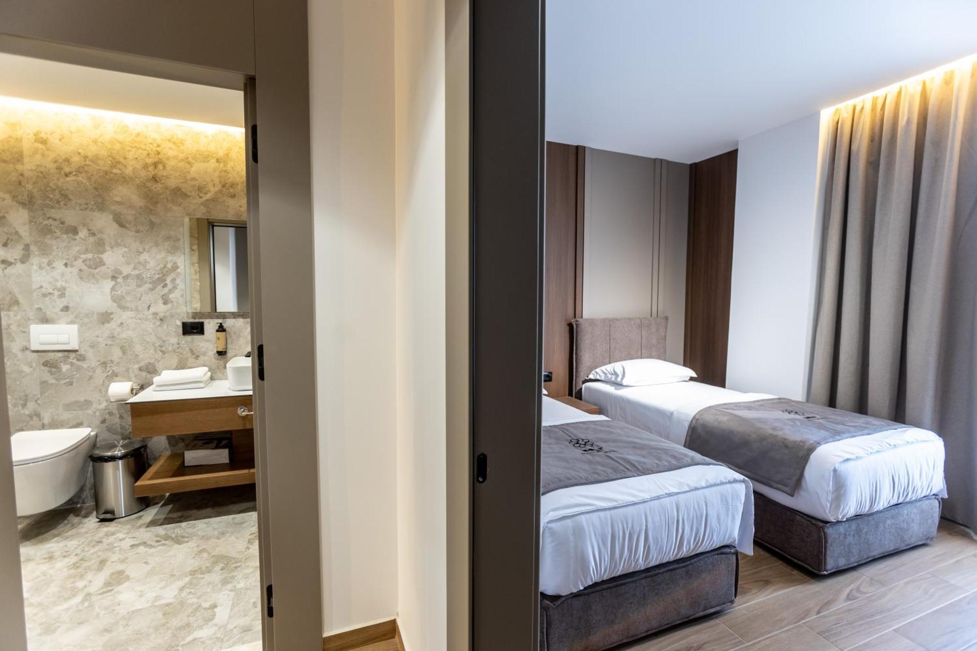 Bolt Boutique Hotel Lezhë Exteriör bild